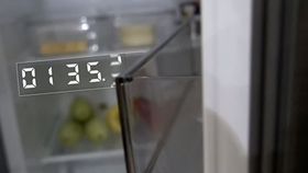 VIDEO Furnizorii de energie electrică în lupta pentru clienți: tarife reduse, vouchere și negocieri directe